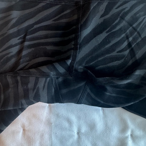 Lululemon Align Le Tigre Camo Deep Coal Multi - Picture 4 of 5